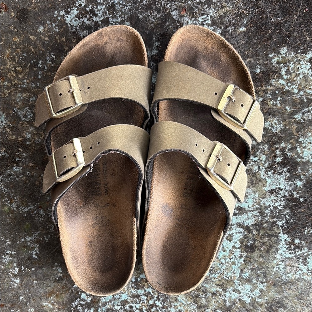 Birkenstock Khaki Metallic Double Strap Sandals
Leather Upper
Cork Sole